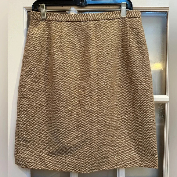 Talbots 100% Wool Italian Fabric Tan Cream Chevron A Line Skirt Size 12 Petite - Picture 1 of 11